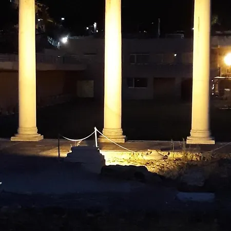 Aristotelous Forum - Center *