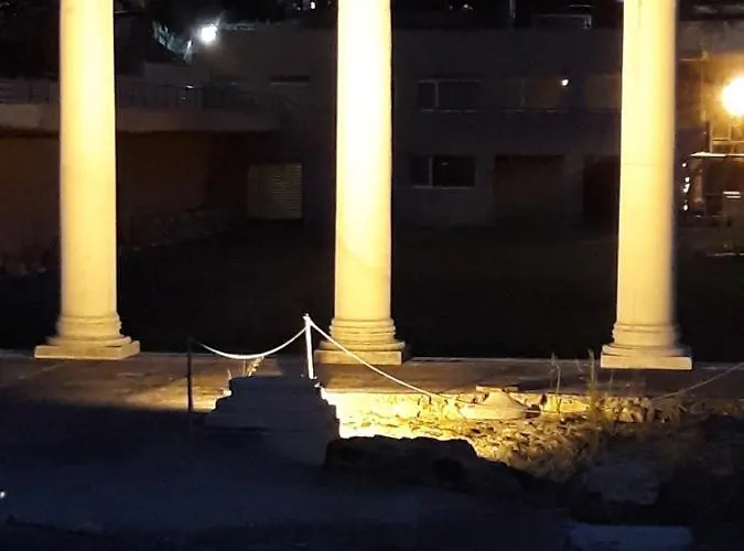Aristotelous Forum - Center *